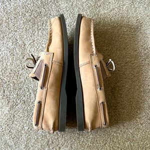 Boys Sperry boat shoes size 5.5